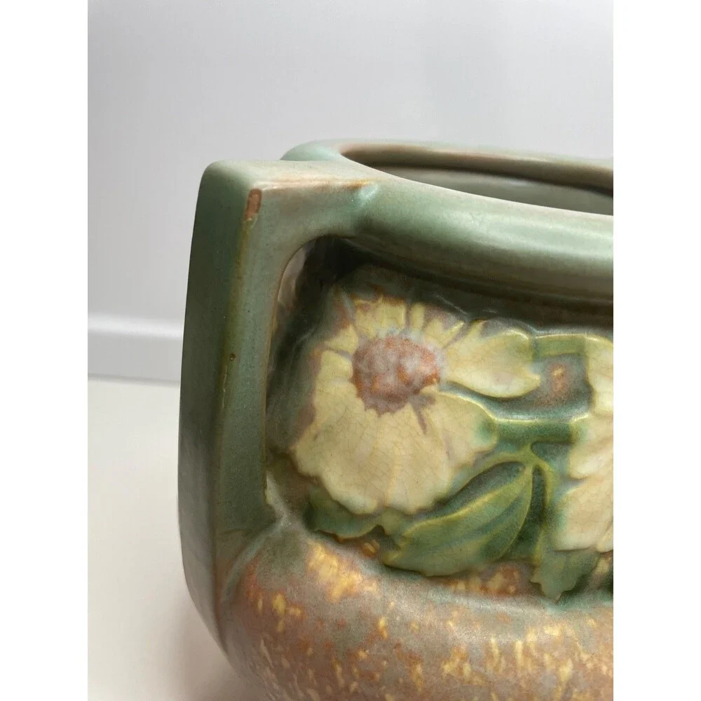 Roseville Art Pottery DAHLROSE Arts & Crafts Handled Vase Variegated Tan 367-8